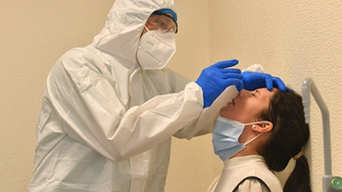 Portugal regista 175.766 casos e 220 mortes associadas à doença no período em análise.&nbsp;