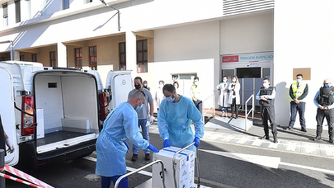 A utilização das vacinas continua a ser a maior esperança para evitar a mortalidade.&nbsp; Foto Rui Silva Aspress