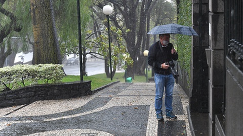 A entrada na Quinta Vigia é permitida exclusivamente às televisões e à rádio pública.