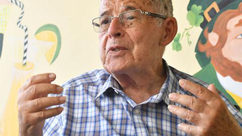 Bernardino Andrade é o fundador do grupo ‘Gente Ajudando Gente’, um projecto que vai ao encontro dos mais frágeis e excluídos.