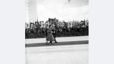 Rainha Isabel II e Craveiro Lopes, na visita da monarca a Lisboa, em 1957