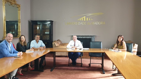 Os deputados reuniram-se ontem com o reitor da UMa.