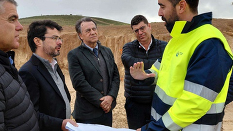 Uma das obras visitadas por Pedro Rodrigues foi o novo Parque Eólico, obra que juntamente com o Parque Fotovoltaico representa um investimento global de&nbsp;quase 20 milhões de euros.&nbsp;