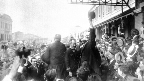 Sacadura ao lado presidente brasileiro Epitácio Pessoa.&nbsp; &nbsp;Fotos DR