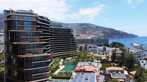 A iniciativa realiza-se no Hotel Savoy Palace.