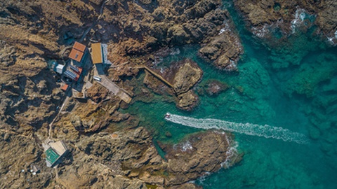 A Baía das Cagarras é uma das novas paisagens incluídas edição revista e aumentada de 'Madeira vista do Céu', de Gregório Cunha. Foto DR