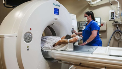 A tomografia computorizada de baixa dose permite detectar pequenos nódulos pulmonares e é utilizada no rastreio do cancro do pulmão.