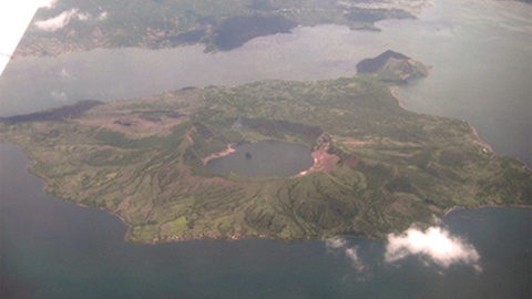 Vulcão Taal em Manila
