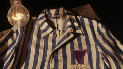 Testemunhas de Jeová enviadas para campos de concentração usavam um símbolo específico nos uniformes - o triângulo roxo.