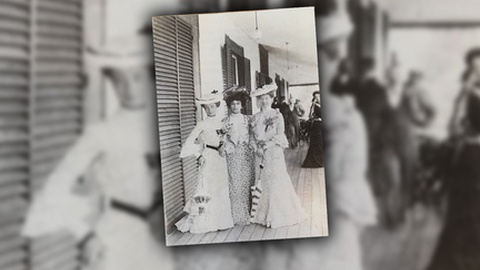 Senhoras Sauvaire da Câmara, com uma amiga, Mrs. Robert Thridgould, no Palácio Torre Bela. cerca de 1900, photographia Vicentes.