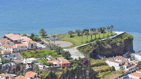 No currículum de&nbsp;Freddy César Ferreira consta uma intervenção no ilhéu de Câmara de Lobos.&nbsp;