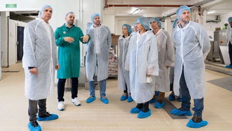 Candidatura do PS-M à Assembleia da República visitou, hoje, a empresa 'SantoQueijo'