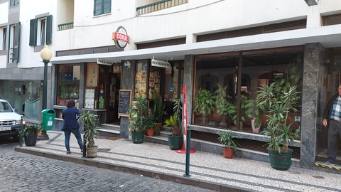 Crime ocorreu na sequência de desentendimento à saída de restaurante na Rua das Hortas.