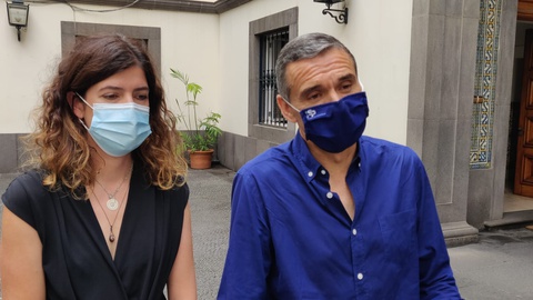 Francisco Oliveira e Jaqueline Vieira, em representação do Sindicato dos Professores da Madeira, reuniram-se, esta manhã, com Jorge Carvalho, secretário regional com a pasta da Educação. Foto DR
