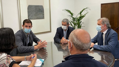 O presidente do Conselho Consultivo das Regiões Ultraperiféricas, David Pávon, participou hoje de uma reunião com o secretário regional de Mar e Pescas.