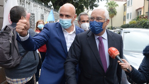 António Costa e Paulo Cafofo na chegada ao Castanheiro Boutique Hotel.