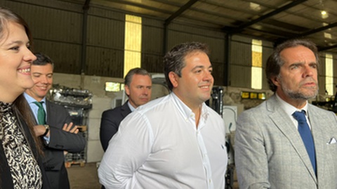 O Presidente do Governo Regional ladeado pelo administrador da MWR, Diogo Rodrigues 