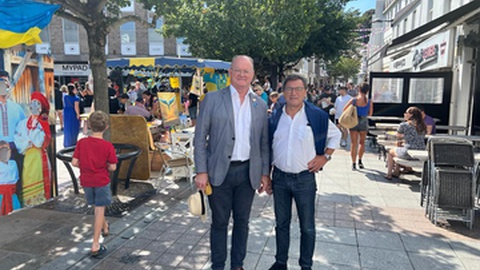 Visita a cidade de Saint Helier com o Mayor Simon Crowcroft.