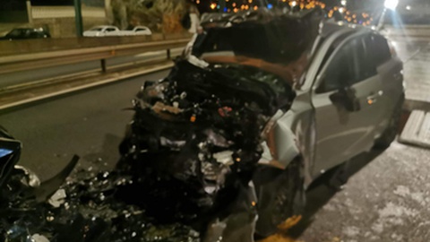 Colisão provocou dois feridos graves e avultados danos em ambas as viaturas&nbsp;