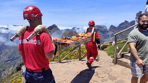 Os Bombeiros Voluntários Madeirenses estiveram no local com duas viaturas e quatro elementos.&nbsp;