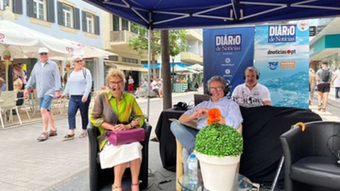 Presidente do Centro Comunitário Regional, Fernanda
Giannotta, é a terceira convidada da emissão especial da TSF Madeira para os Altares de São João, Foto Miguel Espada / ASPRESS