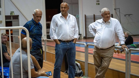 Pedro Ramos esteve ontem com os desalojados.&nbsp; Foto Miguel Espada/Aspress