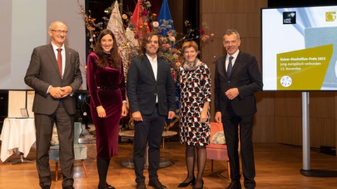 Ao centro, o responsável pela associação Teatro Metaphora. Foto&nbsp; DR