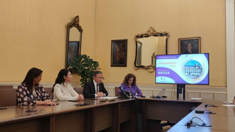 A apresentação aos jornalistas decorreu esta tarde, no edifício da Câmara Municipal do Funchal.