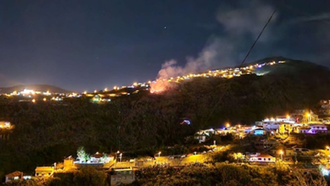 O fumo do incêndio é visível de algumas zonas do Funchal.&nbsp;