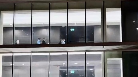 Saída dos arguidos da sala de interrogatório no TCIC