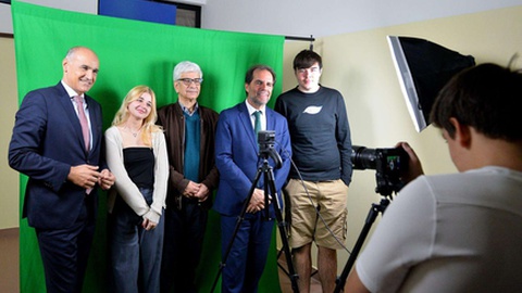 O presidente do Governo Regional visitou, hoje, a sala do futuro da&nbsp;Escola Básica dos 2° e 3° Ciclos de Santo António