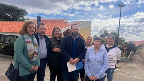 Ricardo Frade Gouveia (ao centro), presidente da Secção Regional da Madeira do Sindicato dos Trabalhadores da Administração Pública