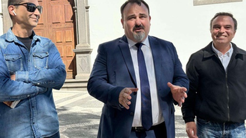 O secretário-geral do PPM a nível Nacional, Paulo Estevão (ao centro na foto), está na Madeira para acompanhar a campanha