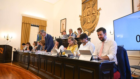 O caso CORTEL voltou a ser abordado, com as explicações a serem dadas pela presidente da Câmara, Cristina Pedra, e por João Rodrigues, vereador com o pelouro do Urbanismo e Fiscalização.&nbsp;