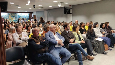 Os novos 78 médicos internos foram hoje recebidos numa cerimónia que teve lugar na sala de conferências do Hospital Dr. Nélio Mendonça.&nbsp;