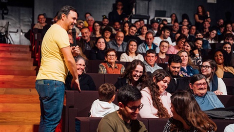 O açoriano Helfimed será o primeiro comediante a subir ao palco do MUDAS na edição deste ano no 'Calheta a rir'.&nbsp;