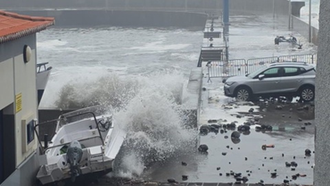 Esta quarta-feira, a agitação marítima forte já fez estragos no Paul do Mar.&nbsp;