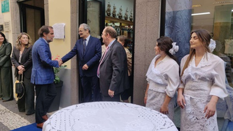 Presidente do Governo Regional destaca apoio do seu Executivo ao sector, nomeadamente o prémio às bordadeiras.&nbsp;