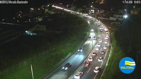 Fila de carros já chega ao nó de São Martinho, junto ao Mercado Abastecedor.&nbsp;