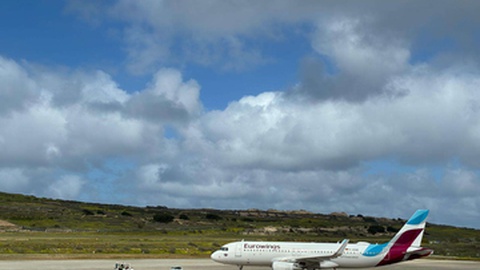 avião que durante a manhã foi desviado para o Porto Santo