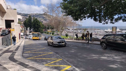 Em 2007 foram criadas duas paragens de autocarros na Rua Cónego Jerónimo Dias Leite.