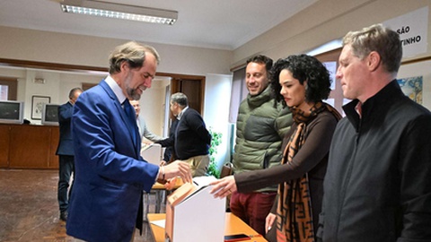 O agora reeleitos líder do PSD/Madeira votou esta tarde, na sede do partido, no Funchal.&nbsp;