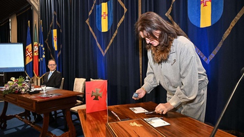 Teve lugar esta sexta-feira a cerimónia de lançamento de um conjunto filatélico que assinala os 50 anos da Assembleia Legislativa da Região Autónoma da Madeira.&nbsp;