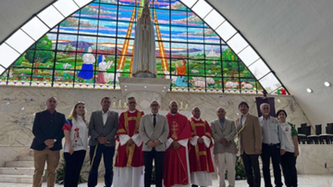 Sancho Gomes assiste à missa de Domingo de Ramos no Santuário de Fátima, em Los Teques