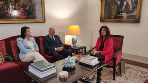 Associação dos Ex-Deputados da Assembleia Legislativa da Região Autónoma da Madeira (AEDAL-RAM) apresentou cumprimentos, esta tarde, à presidente do parlamento madeirense.&nbsp;