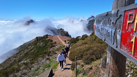 Há muito que a reabertura deste percurso é aguardada pelos turistas que procuram a Madeira para fazer caminhadas.&nbsp;
