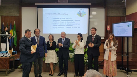 Na cerimónia comemorativa do Dia Nacional da Segurança Social, na Região, foram distinguidas três&nbsp;Instituições Particulares de Solidariedade Social e 80 funcionários do ISSM com 25 ou mais anos de serviço.&nbsp;