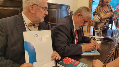 A apresentação do livro de Manuel Biscoito e de Helena Paula Encarnação ficou a cargo de José António González, professor e investigador de Canárias, especialista em ecologia marinha.&nbsp;
