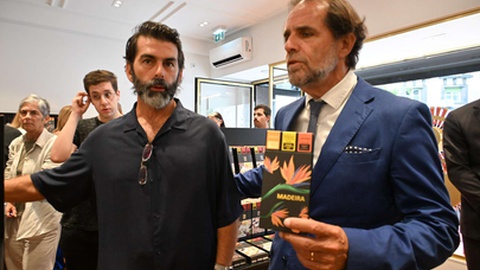 Jorge Ferreira, proprietário da loja Sabores de Portugal, com o Presidente do Governo.