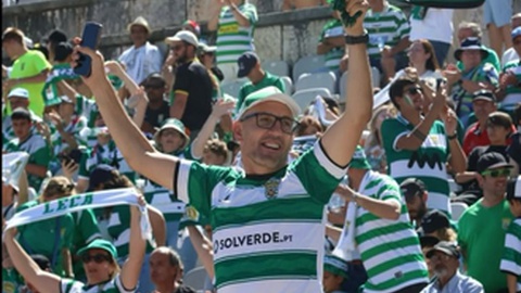 A massa associativa festejou a vitória.